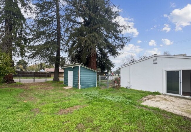 Building Photo - Conveniently Located Home with Attached Studio!