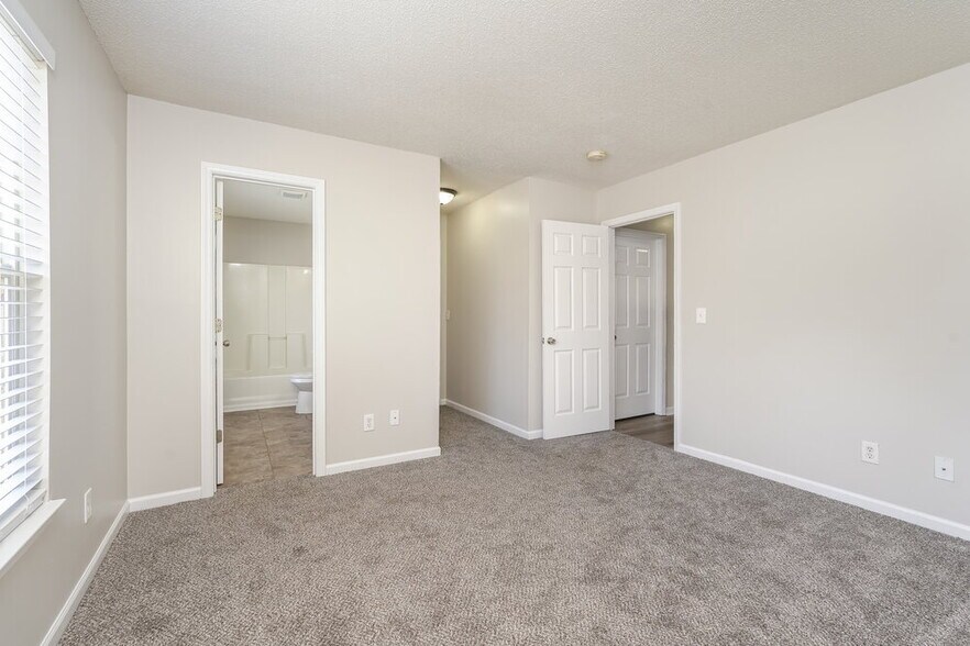 Building Photo - 5209 Carriage Woods Dr