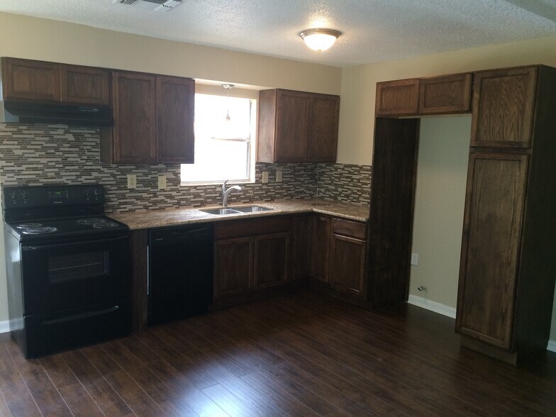 New kitchen - 9214 Cliffvale Street