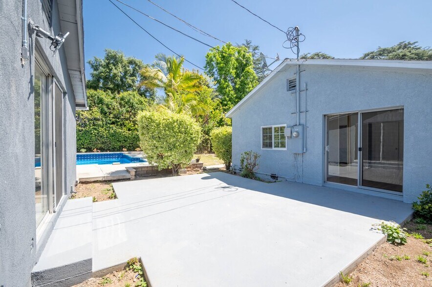 Building Photo - 2163 Santa Rosa Ave