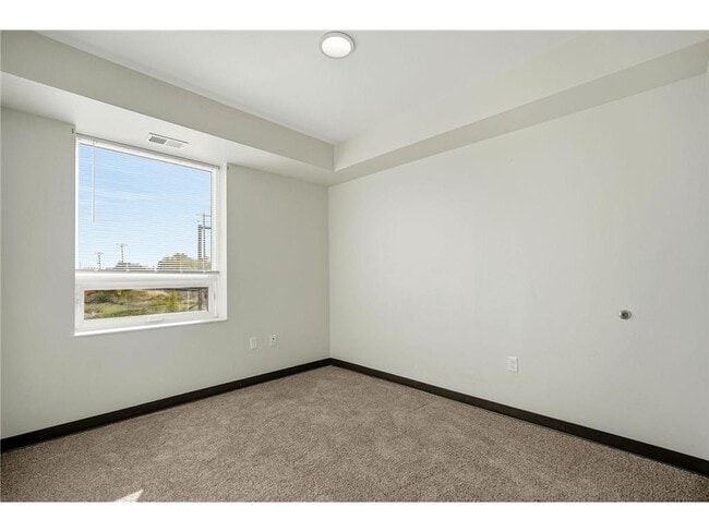 Building Photo - 2318 Jefferson St NE