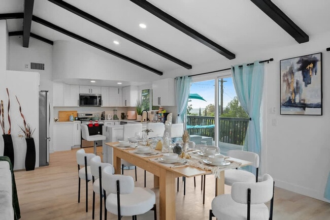 Building Photo - 5048 Bluff Pl