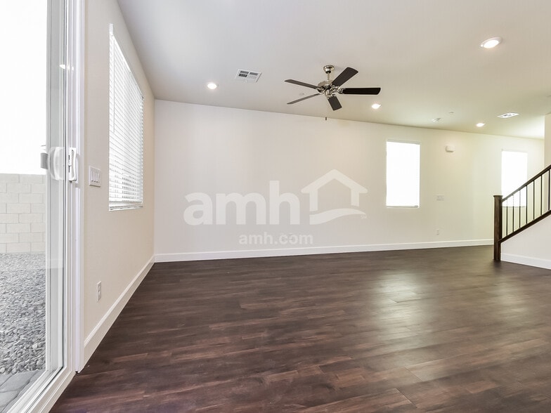 Building Photo - 126 Charmante Tulip Lane