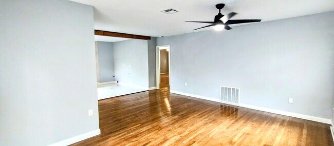 Building Photo - 4000 Austin Ave