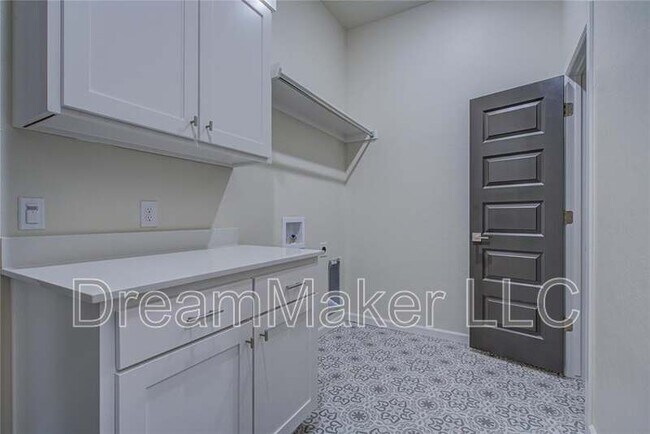 Building Photo - 207 Hope Ave