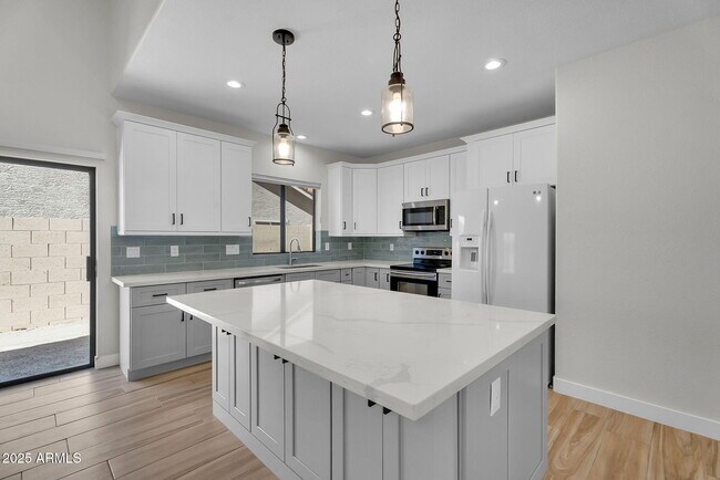 Building Photo - 6245 E Star Valley St