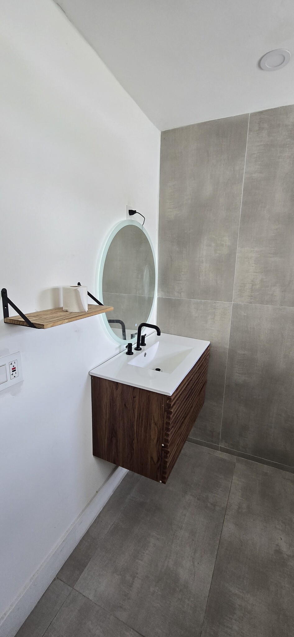 Building Photo - 201 NE 2nd Ave