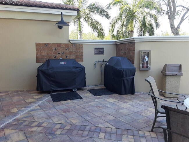 Building Photo - 1064 N Tamiami Trl
