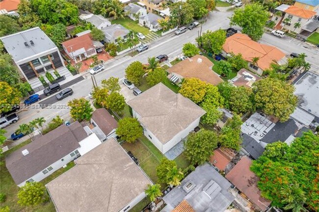 Building Photo - 1029 SW 11th Ave