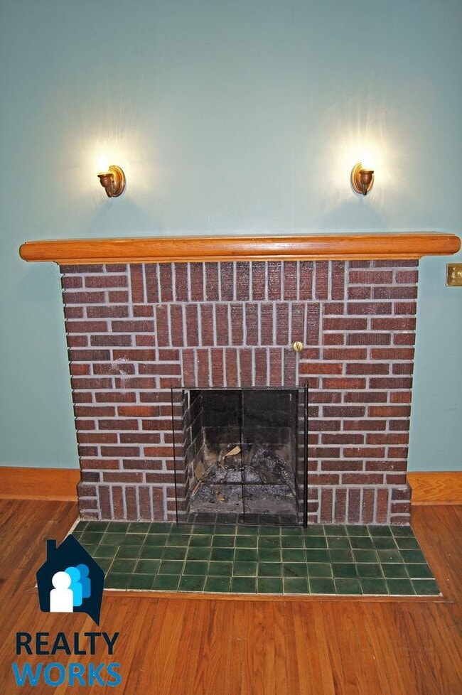 Building Photo - Super Cool bungalow in the Country Club ne...