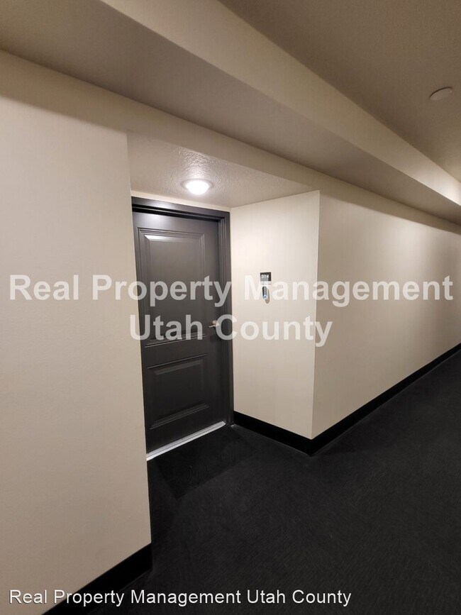 Building Photo - 2 br, 2 bath House - 2244 N. Canyon Rd. Ap...