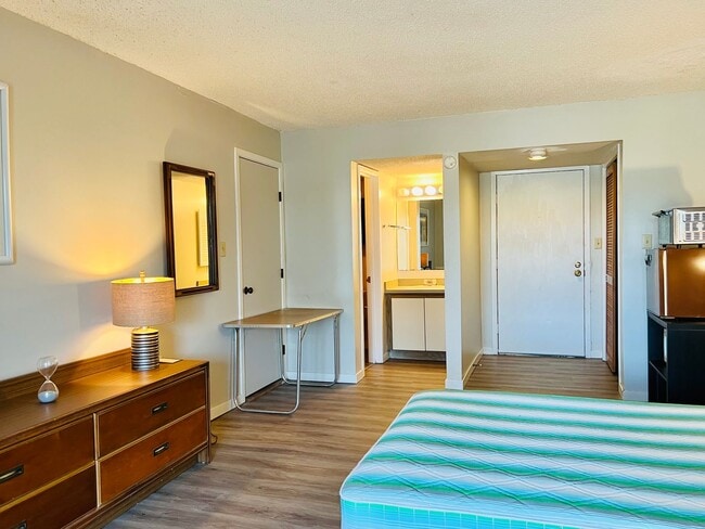 Building Photo - 1 BR efficiency w/Utilities Included! In the Gated Community of Fairfield Harbour!!