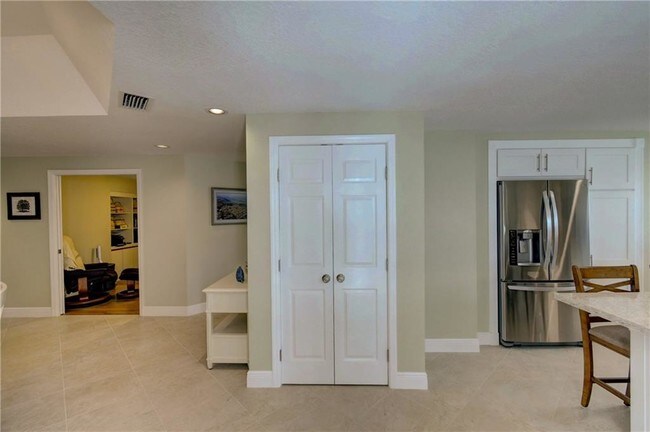 Building Photo - 6101 SE Landing Way