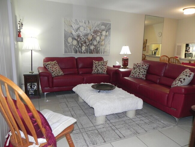 Building Photo - 2855 Garden Dr N