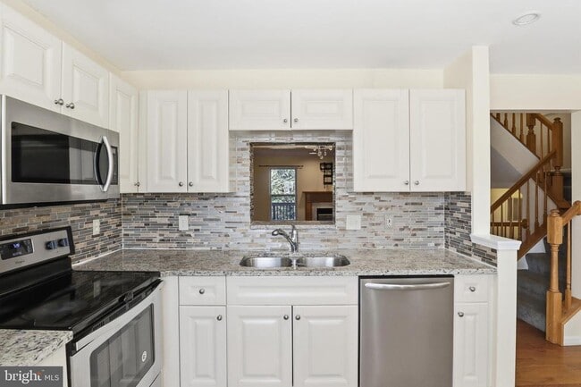 Building Photo - 6203 Abbottsbury Row