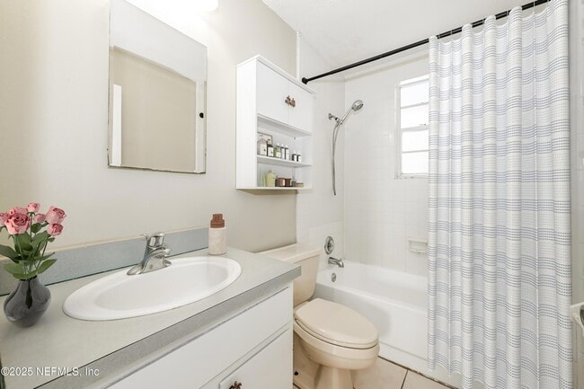 Building Photo - 1012 2nd St S