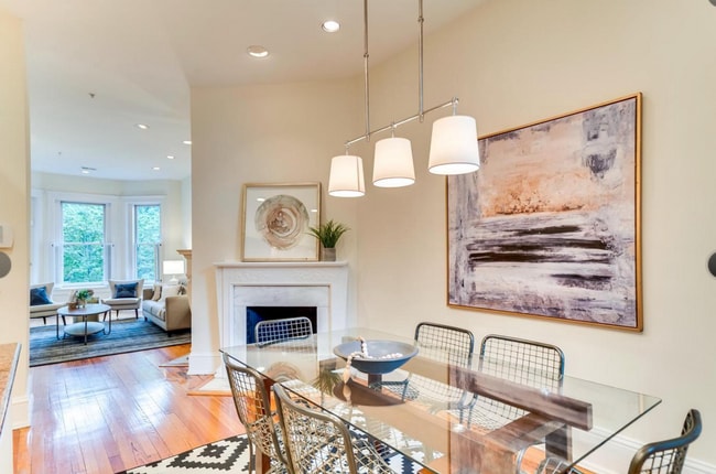 Building Photo - Stunning Condo Dupont Circle!  Pets Welcom...