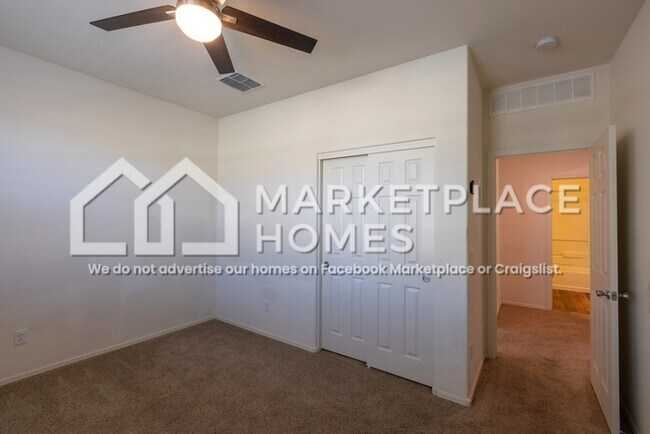 Building Photo - 5309 S 18th Pl