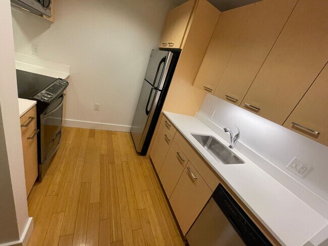 Building Photo - 1081 Boylston St