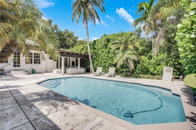 Building Photo - 1161 Sunset Dr