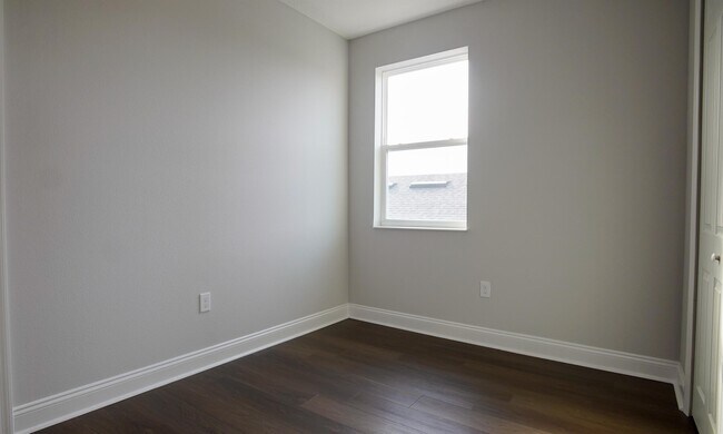Building Photo - 12182 Eastmoor Dr