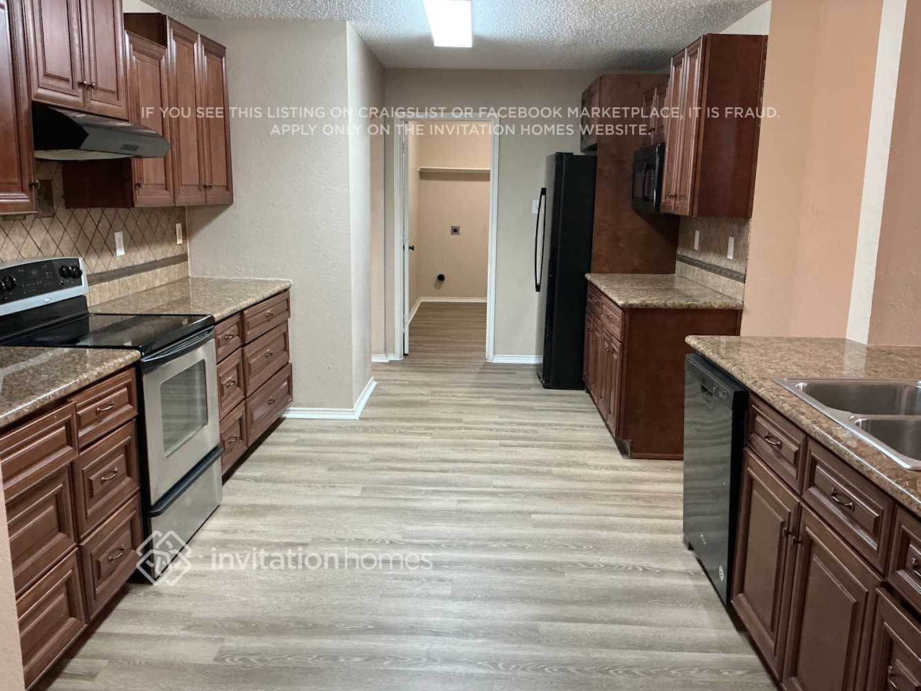 Building Photo - 1537 Englewood Dr