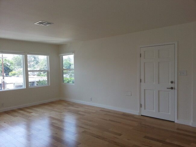 Living room - 2372 Glendale Blvd