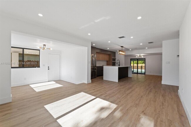 Building Photo - 1516 SW 30th Terrace