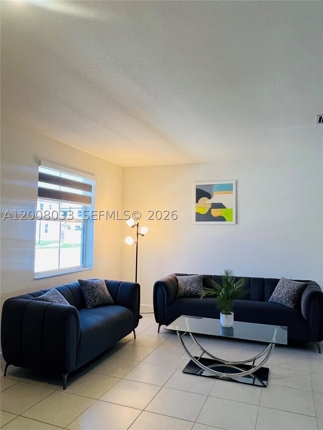 Building Photo - 2562 SE 29th Dr