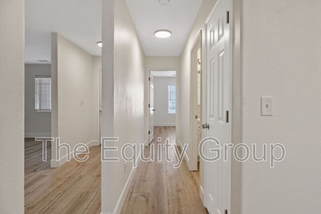 Building Photo - 3835 E Oak Ave