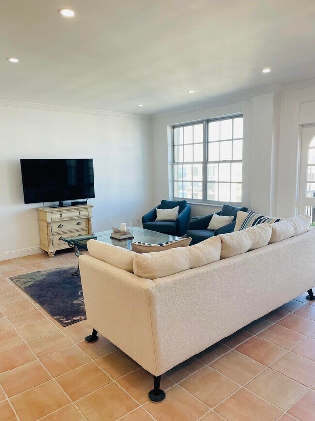 Building Photo - 3475 S Ocean Blvd