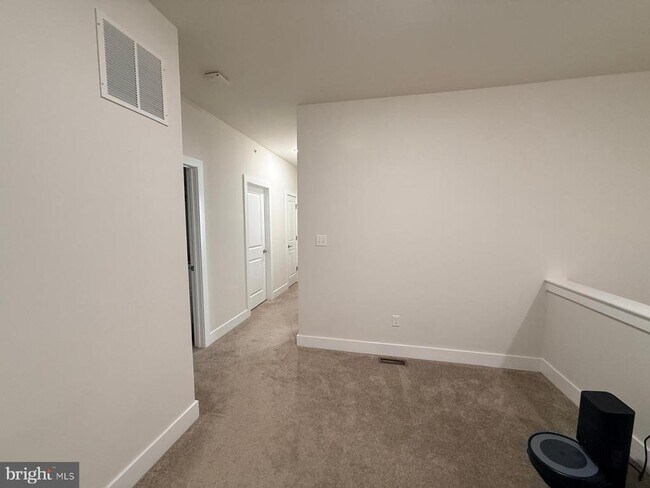 Building Photo - 161 Livingston Ln