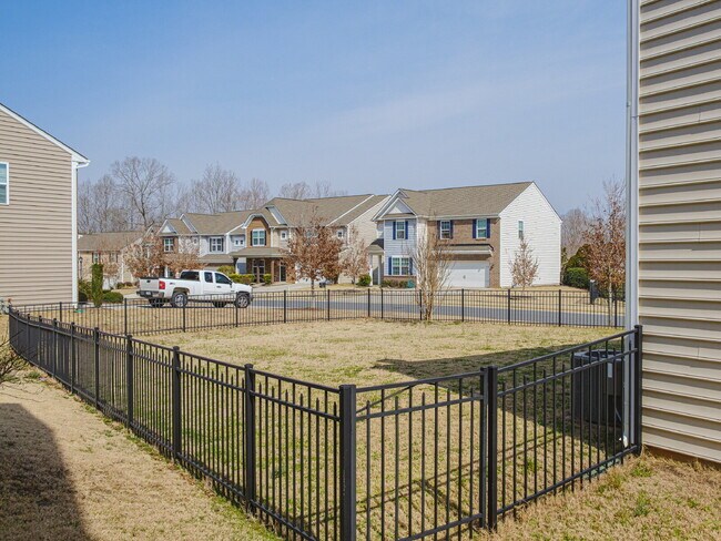 Building Photo - 1089 Wallace Lake Rd