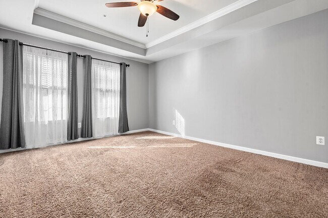 Building Photo - Luxury 3-Bed, 4-Bath Townhouse with Modern Amenities