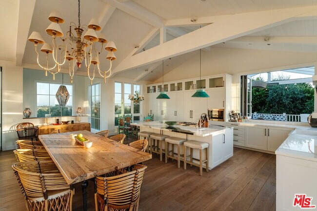 Building Photo - 5770 Busch Dr