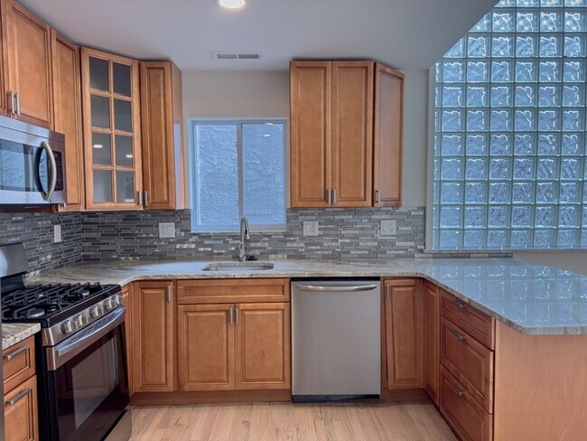 Building Photo - 2036 Wallace St