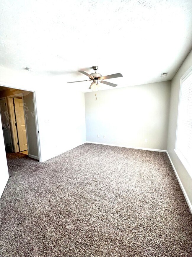 Building Photo - 2Bdrm 2Bath in Gated Community - Available Now!