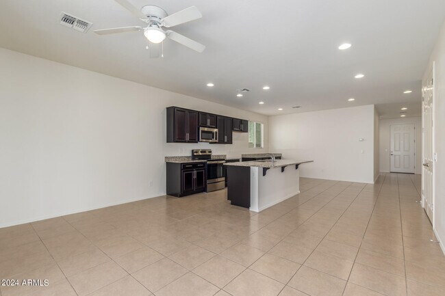 Building Photo - 4808 W Lydia Ln