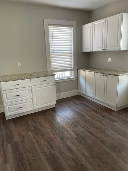 Building Photo - 3 Hazel St