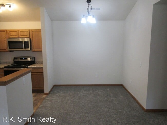 Building Photo - 553 W Sunset Dr
