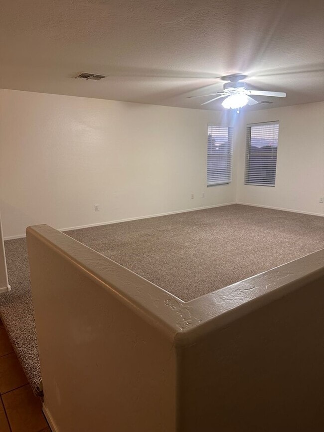 Building Photo - GREAT 4 BEDROOM 2 BATH HOME