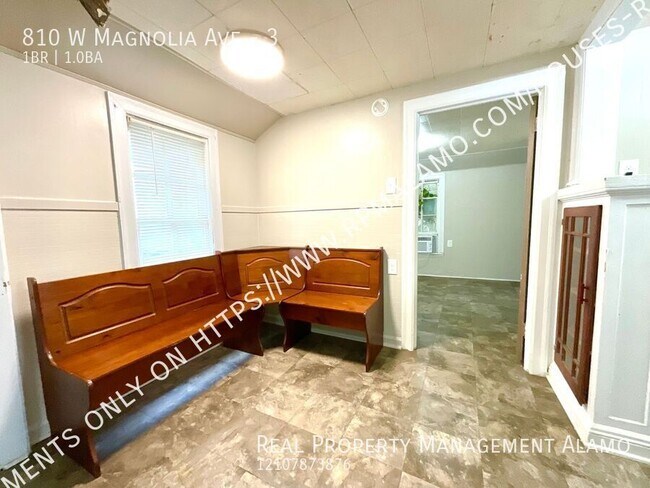 Building Photo - 810 W Magnolia Ave