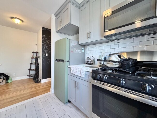 Building Photo - 165 Vroom St