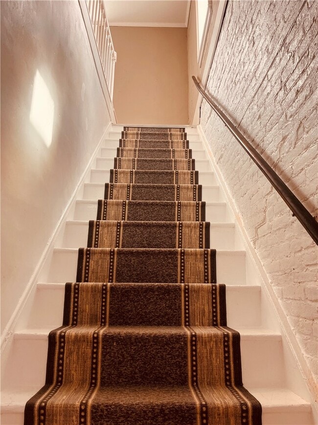 Building Photo - 114 E Main St