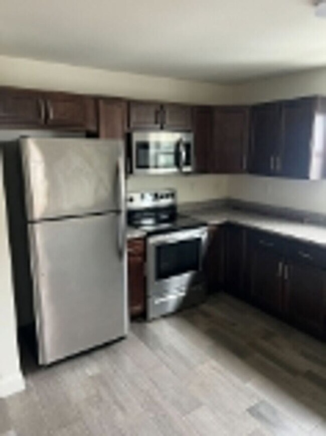 Building Photo - 1047 Broadway