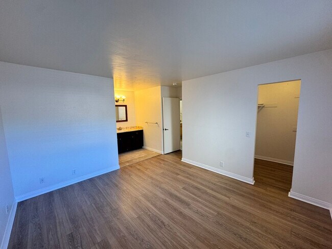 Building Photo - UPDATED2 Bed/2 Bath Alpine Oaks Condo