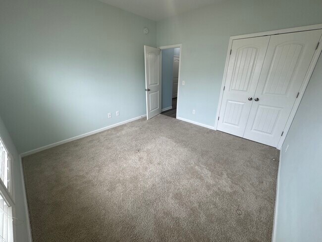 Building Photo - 78 Violetear Rdg