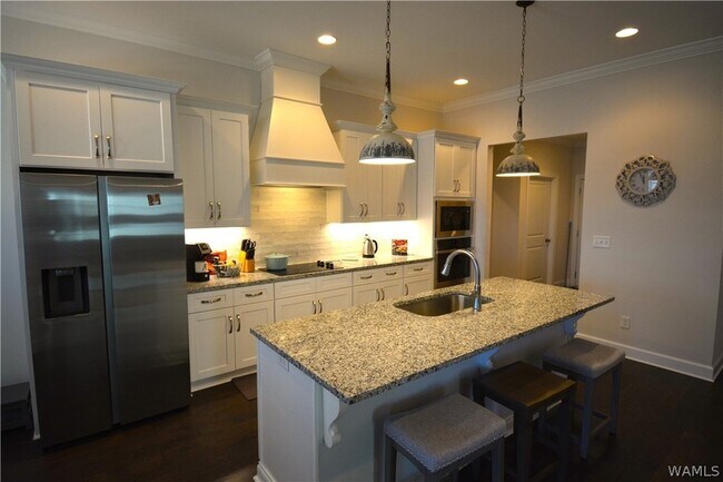 Building Photo - 13514 William Dr