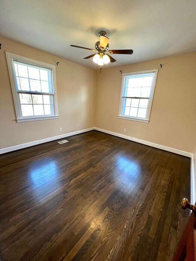 Building Photo - Available Now! $2000/MO Donelson living in...