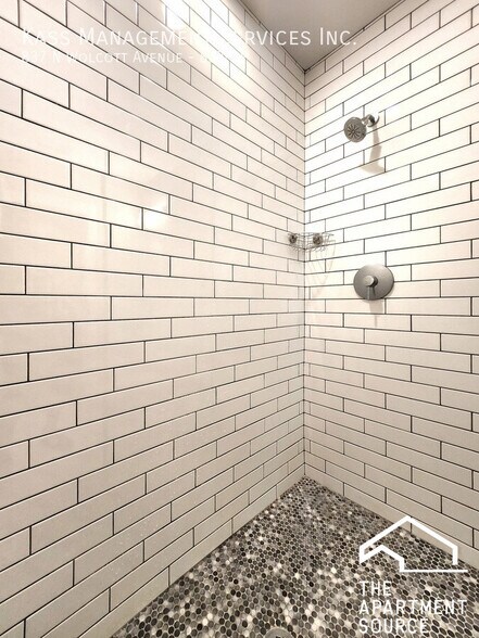 Building Photo - 843 N Wolcott Ave